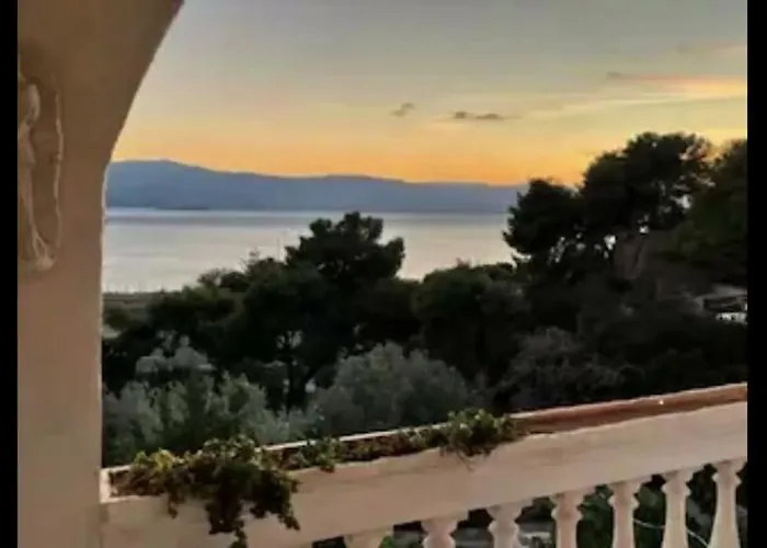 By The Sea 200m & Sea View With Garden Сasa de vacaciones