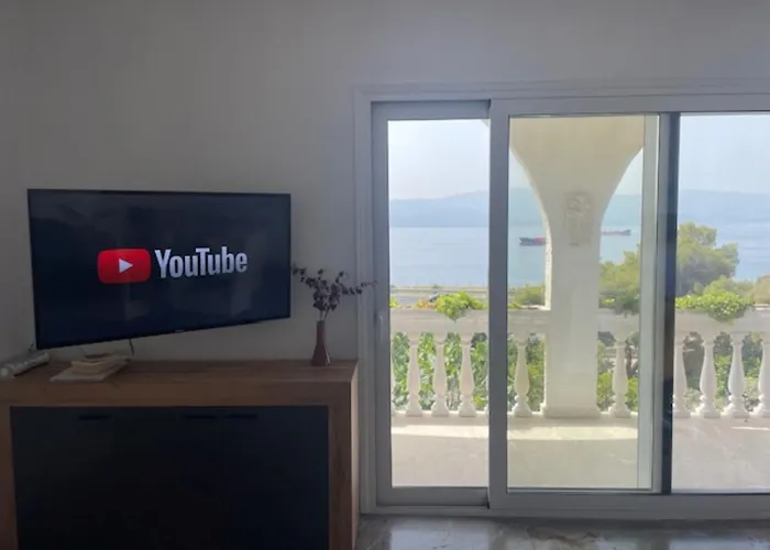 By The Sea 200m & Sea View With Garden 別荘 アイイ・テオドリ